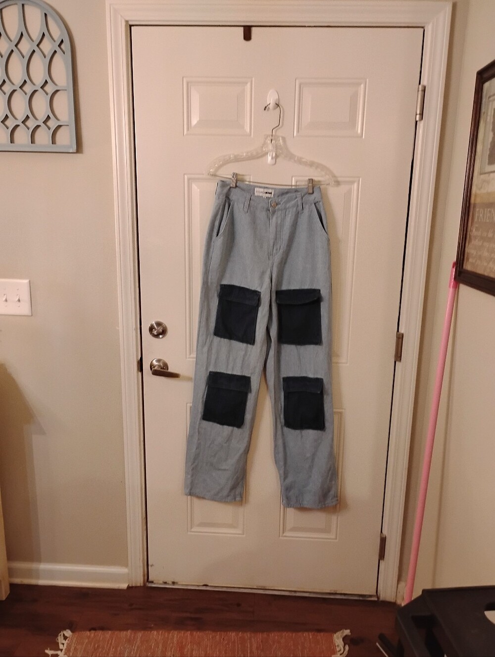 Fashion Nova 90's Cargo Jeans In A Blue Wash